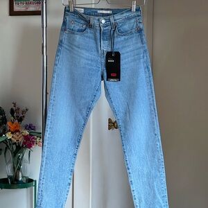 Levi’s Premium High Rise Light Wash Wedgie Fit Jeans Tapered leg Ankle NWT
